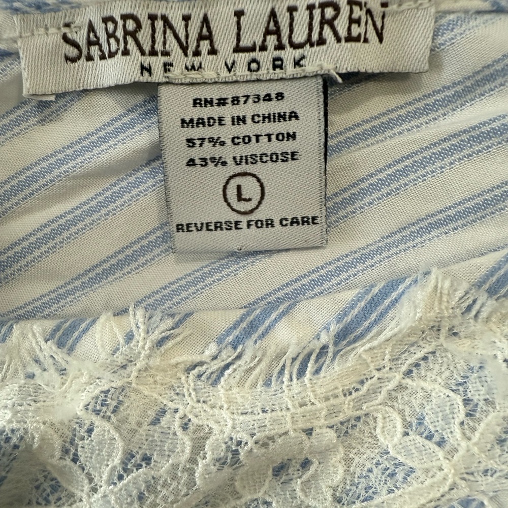 Chic Blue Striped Lace Blouse - Picture 10 of 10